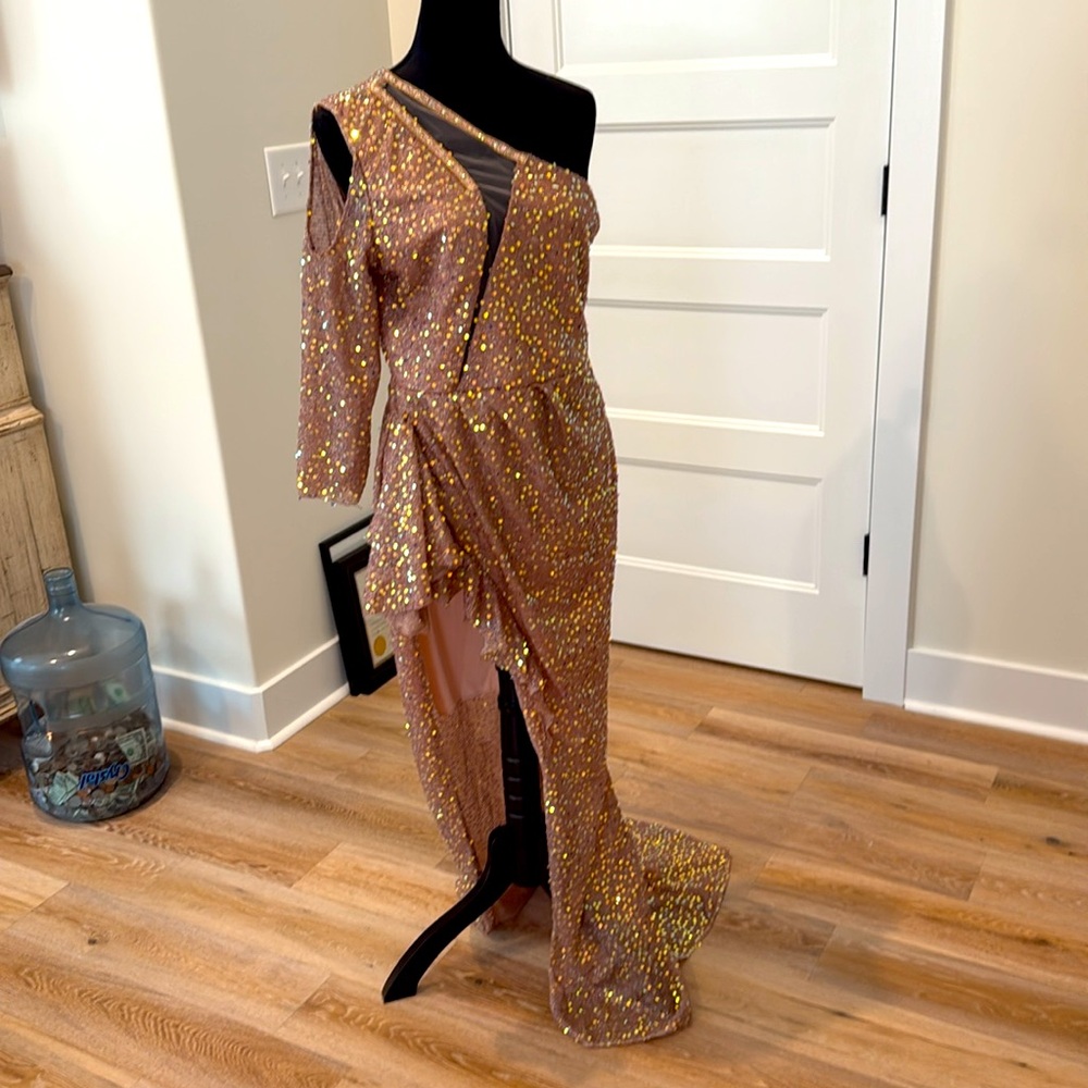 Elegant Gold Sequin One-Shoulder Dress